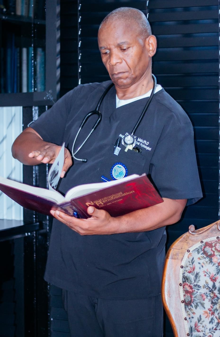Dr Mako